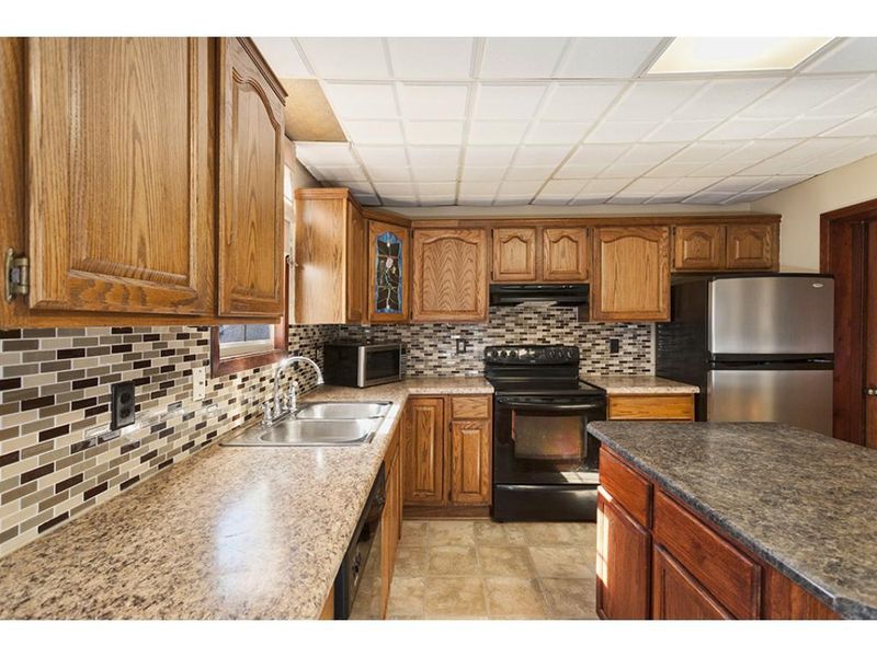 2820 W 2nd St, Duluth, MN 55806