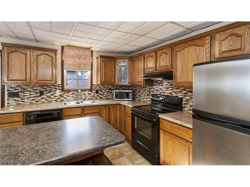 2820 W 2nd St, Duluth, MN 55806