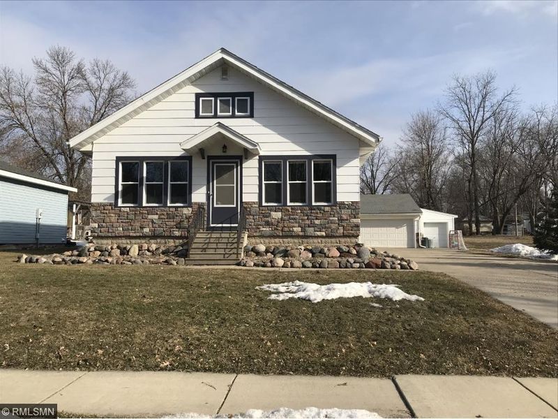 350 E Minnesota St, Le Center, MN 56057