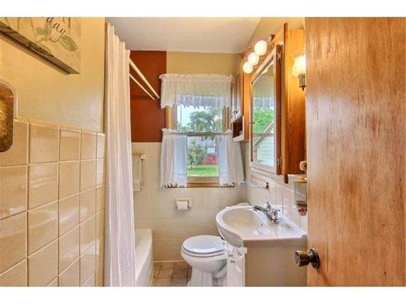 1015 Marshall Ave, Saint Paul Park, MN 55071