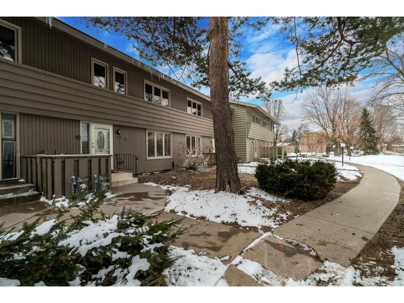 105 Windsor Ln, New Brighton, MN 55112