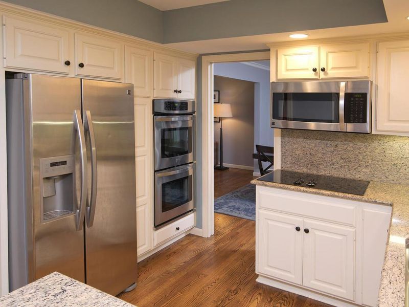 7017 Lanham Ln, Edina, MN 55439