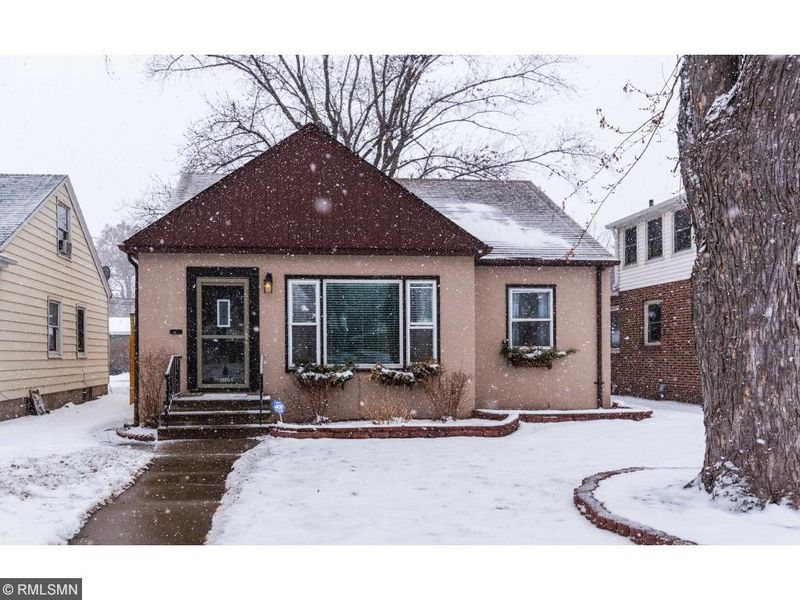 3951 Zenith Ave N, Robbinsdale, MN 55422
