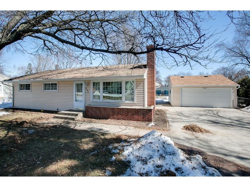 3790 Mcknight Rd N, White Bear Lake, MN 55110