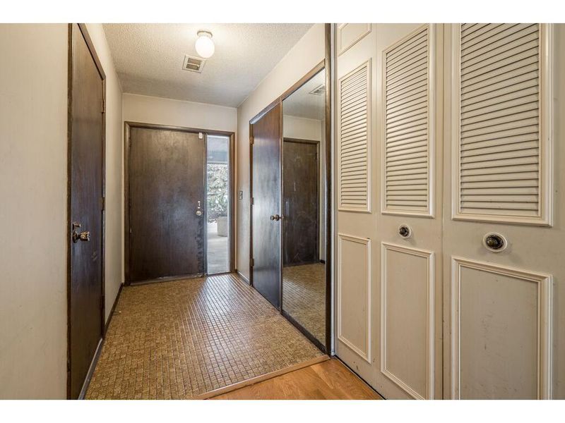 1786 Mcknight Rd N #6, Maplewood, MN 55109