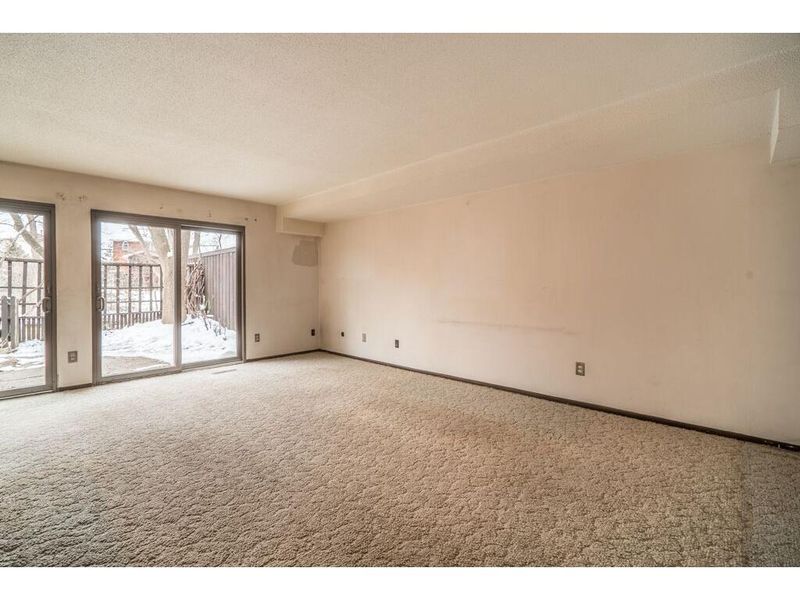 1786 Mcknight Rd N #6, Maplewood, MN 55109