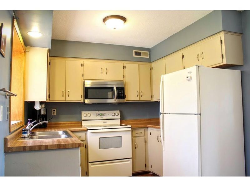 6203 Laurel Rd, Saint Cloud, MN 56303
