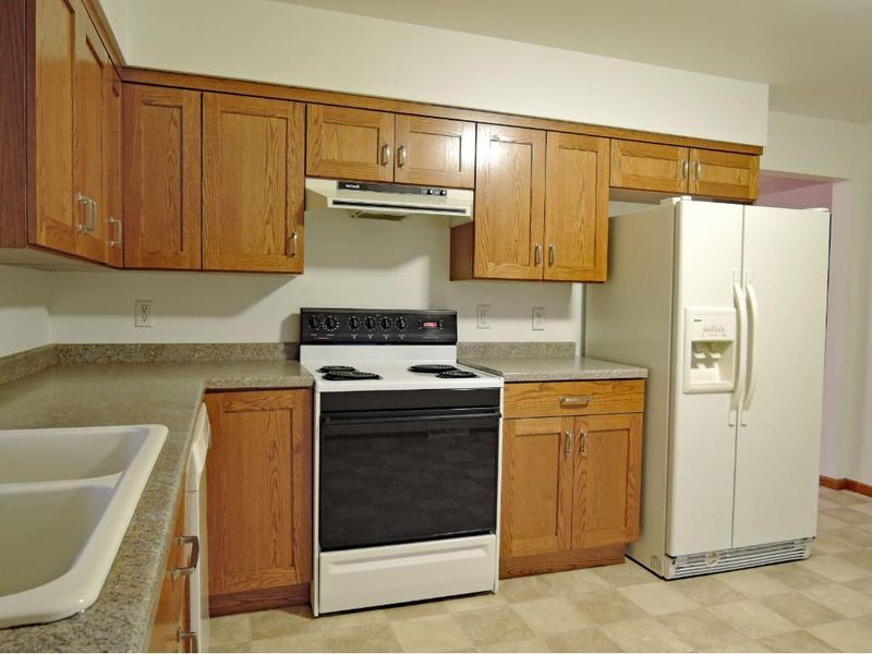 370 13th St NE, Owatonna, MN 55060
