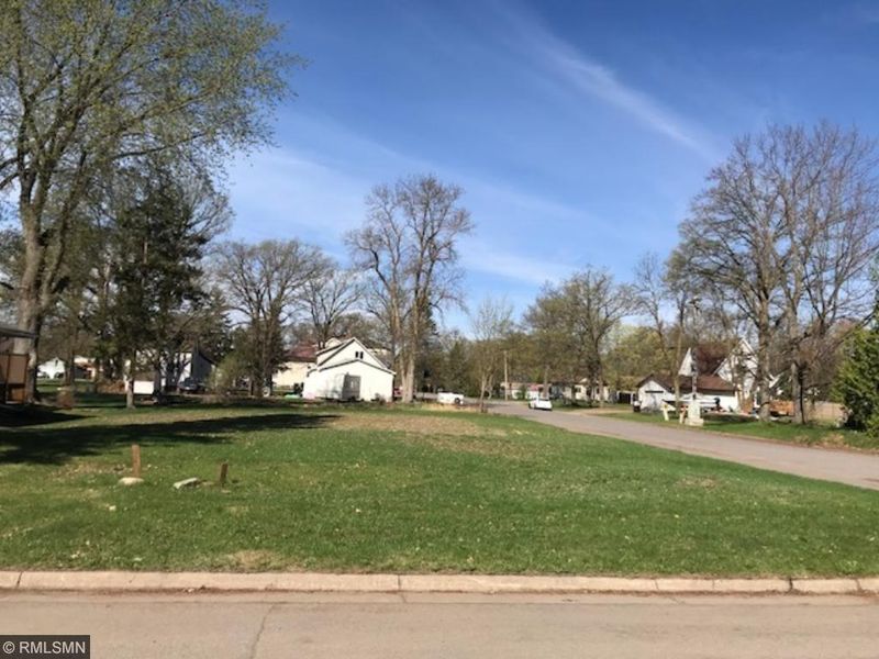460 2nd Ave NE, Milaca, MN 56353