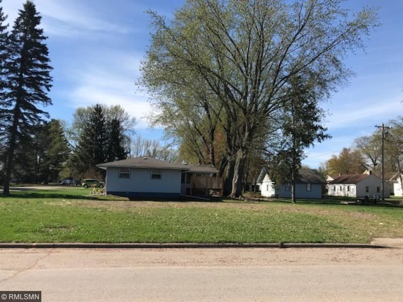 460 2nd Ave NE, Milaca, MN 56353