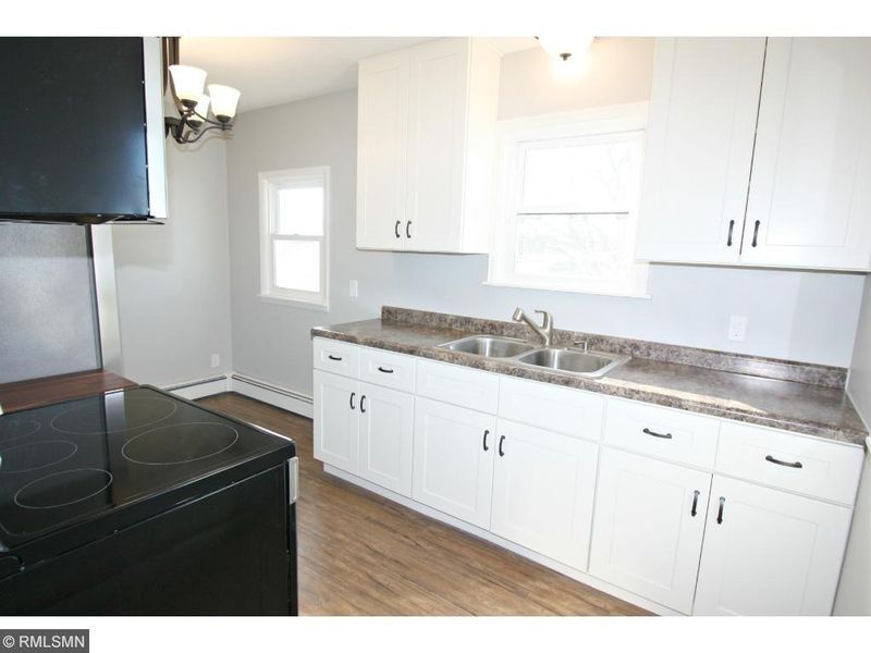 21875 Country Hills Dr, Rogers, MN 55374