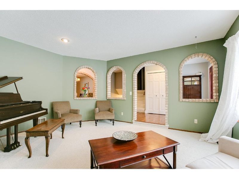 7637 W 85th St, Bloomington, MN 55438