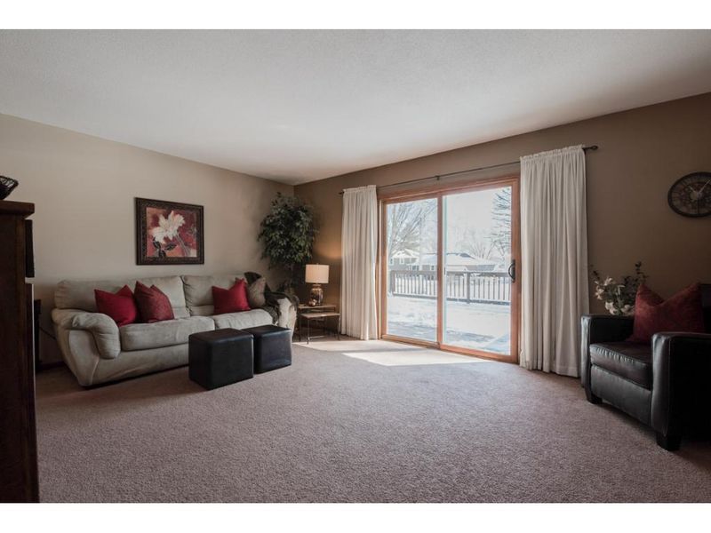 189 Linden Dr, Apple Valley, MN 55124