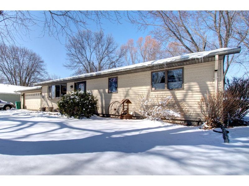 705 W Circle Dr, Montgomery, MN 56069