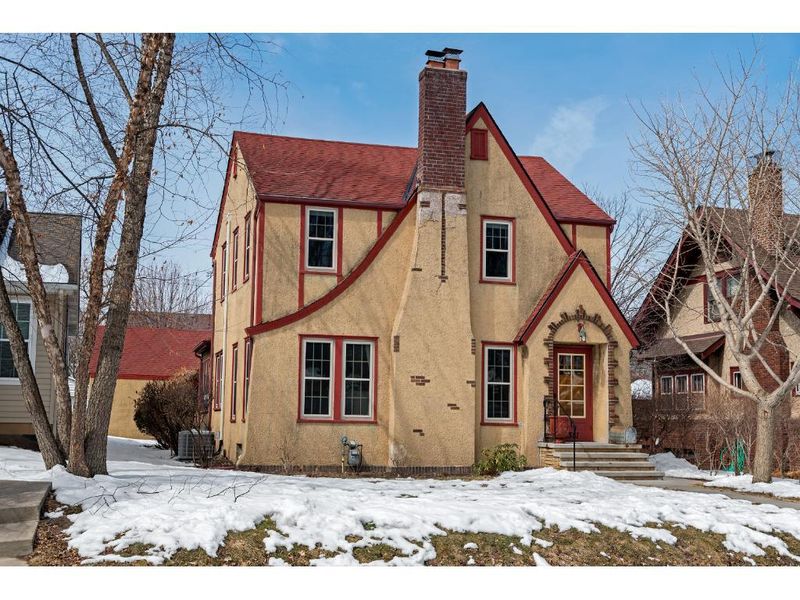 1381 Searle St, Saint Paul, MN 55130