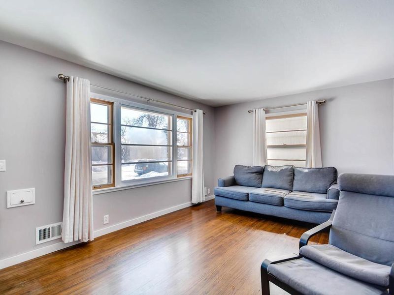 5039 Queen Ave N, Minneapolis, MN 55430