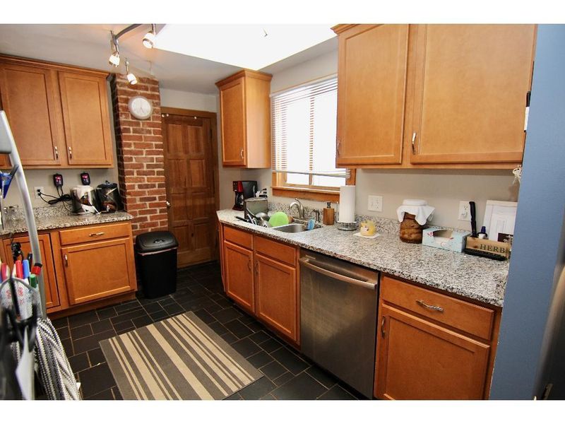 1897 Hewitt Ave, Saint Paul, MN 55104