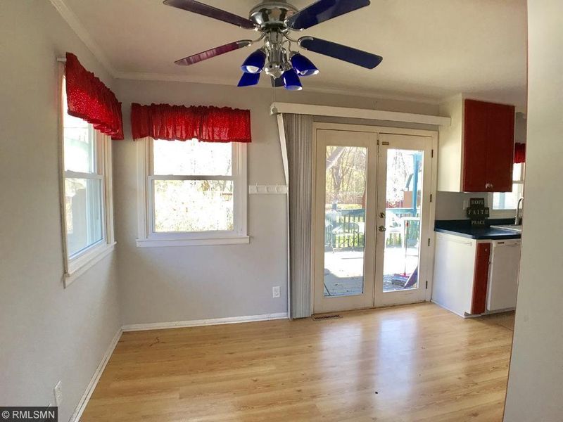 2647 Mayer Ln E, Maplewood, MN 55119