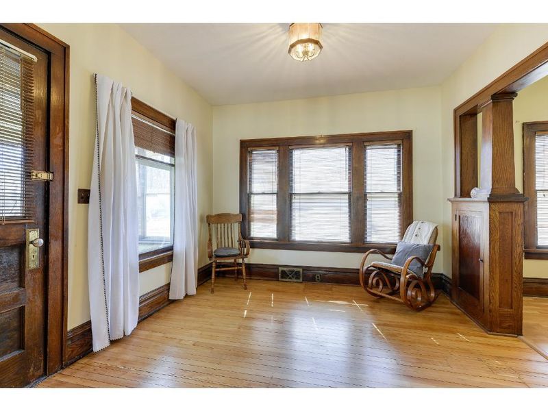 1715 Eustis St, Lauderdale, MN 55113