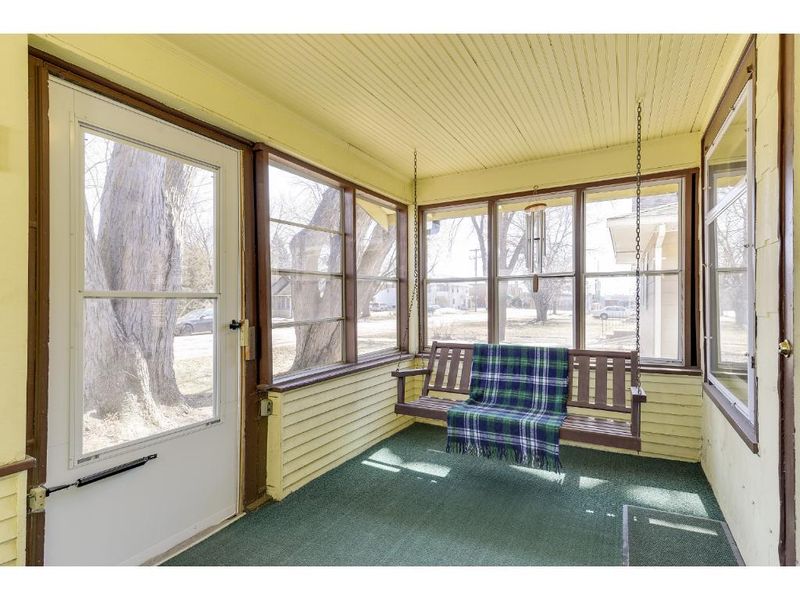 1715 Eustis St, Lauderdale, MN 55113