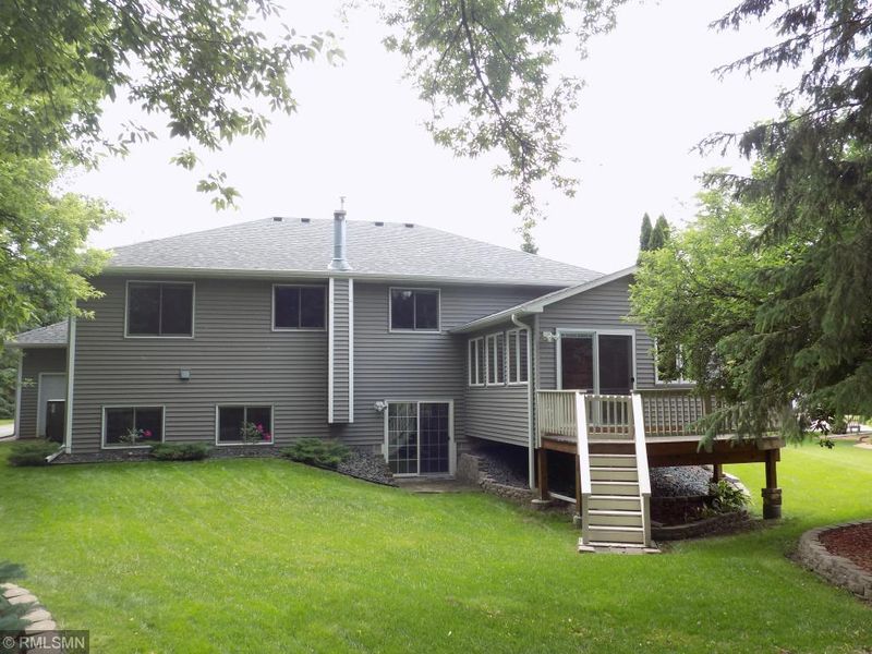 3679 Oxford Dr, Woodbury, MN 55125