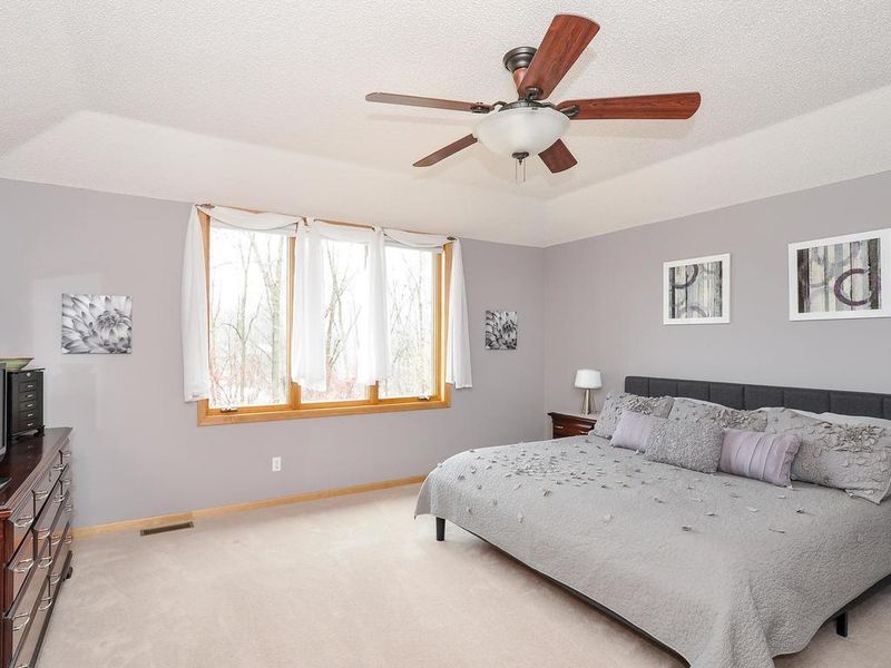 9651 Annapolis Ln N, Maple Grove, MN 55369