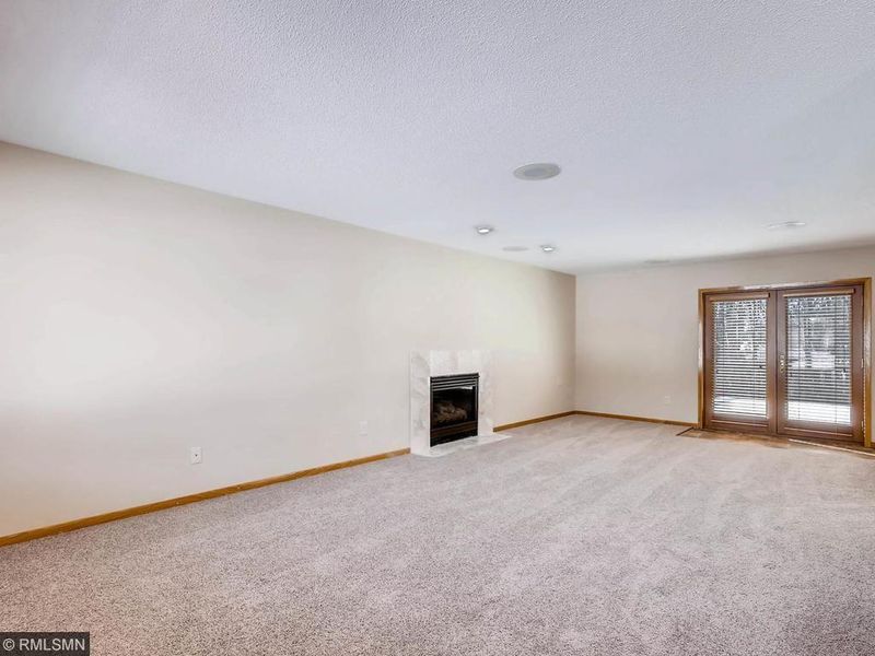 17595 Iberia Ave, Lakeville, MN 55044