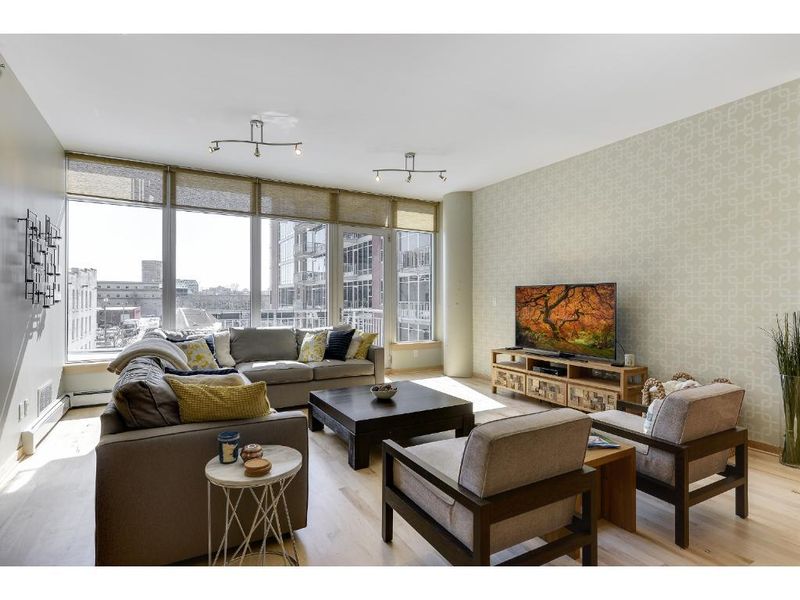 215 10th Ave S #319, Minneapolis, MN 55415