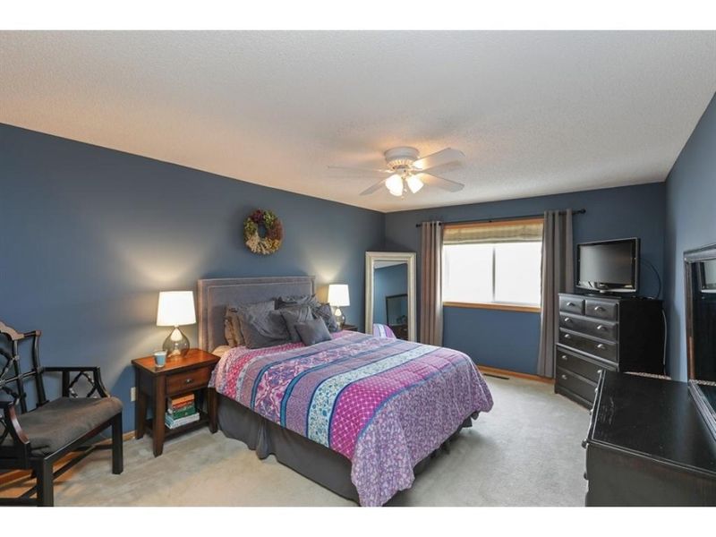 610 Woodduck Dr #B, Woodbury, MN 55125