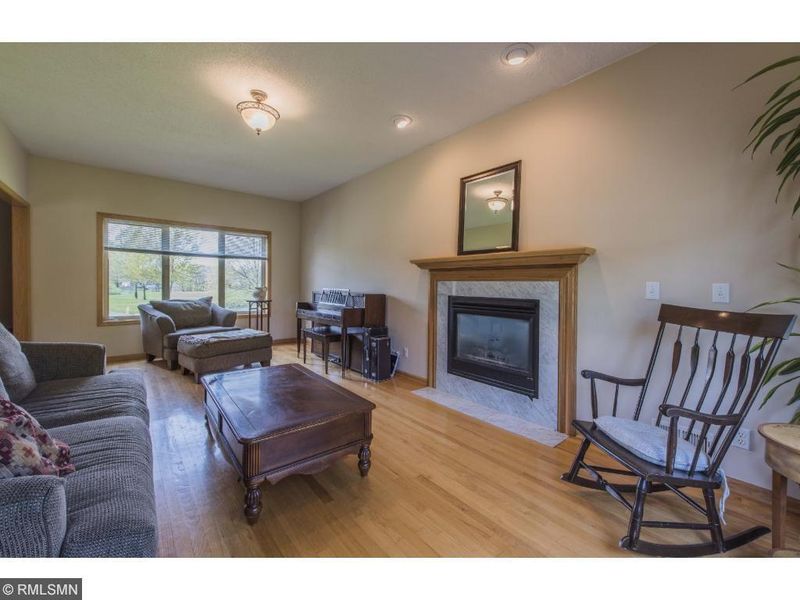 8212 Walnut Grove Ln N, Maple Grove, MN 55311
