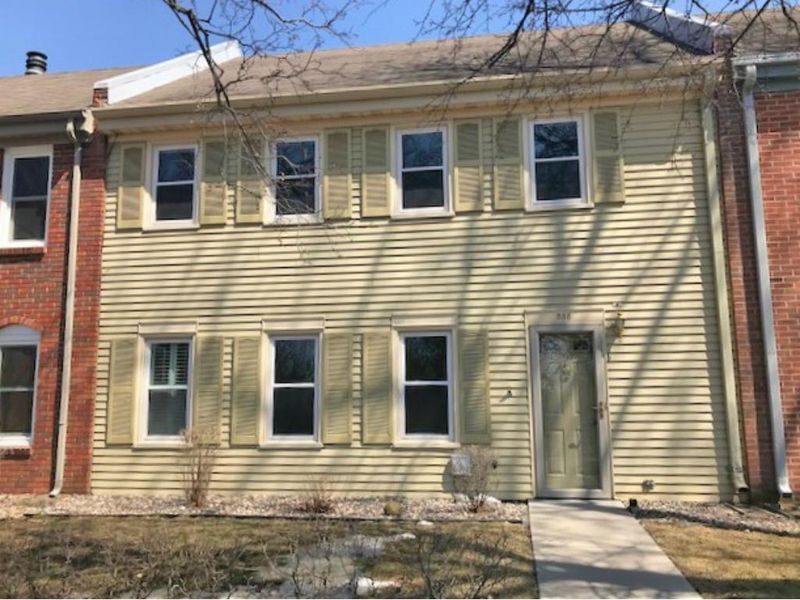 586 Maple Park Dr, Mendota Heights, MN 55118