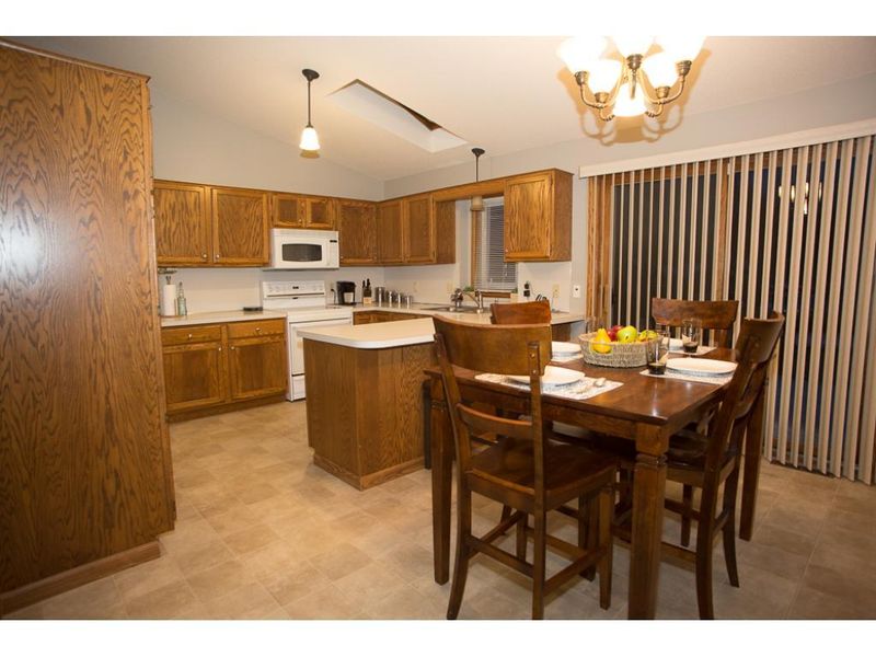 13963 Yosemite Ct, Savage, MN 55378