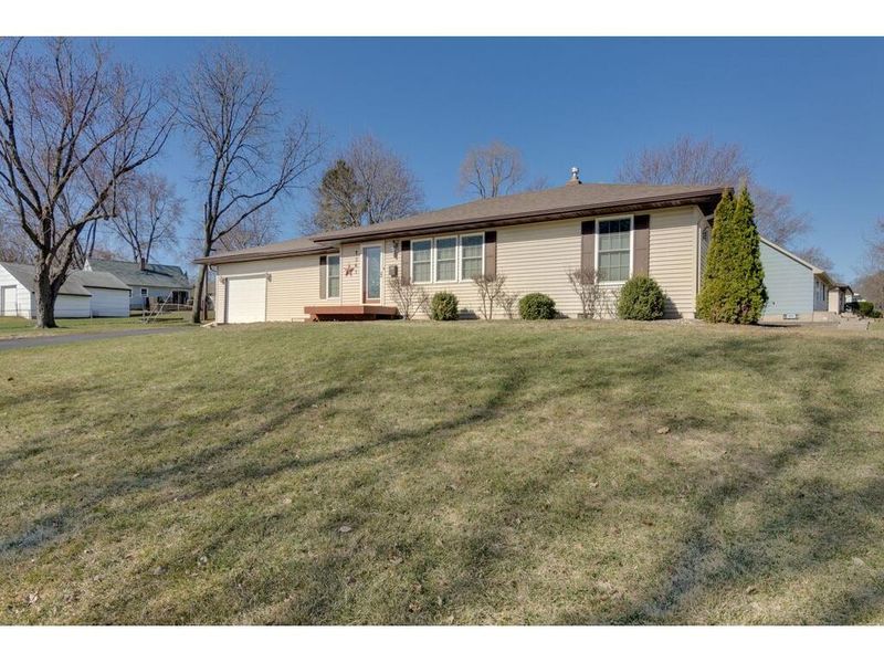 7361 Craig Ave E, Inver Grove Heights, MN 55076