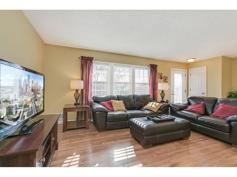 7361 Craig Ave E, Inver Grove Heights, MN 55076