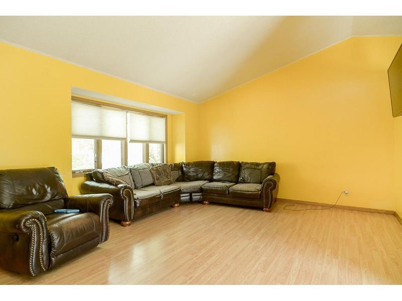 474 83rd Ave NW, Coon Rapids, MN 55433