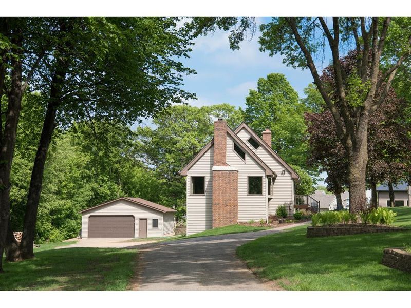 1975 Hilldale Dr, Shakopee, MN 55379