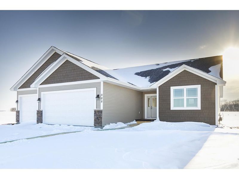 307 Edgewood Dr S, Glencoe, MN 55336