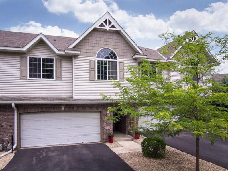601 Crane Creek Ln, Eagan, MN 55121
