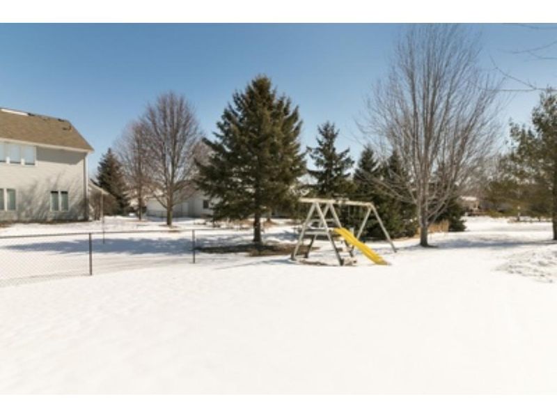 9040 Dunbar Knoll Ct, Brooklyn Park, MN 55443