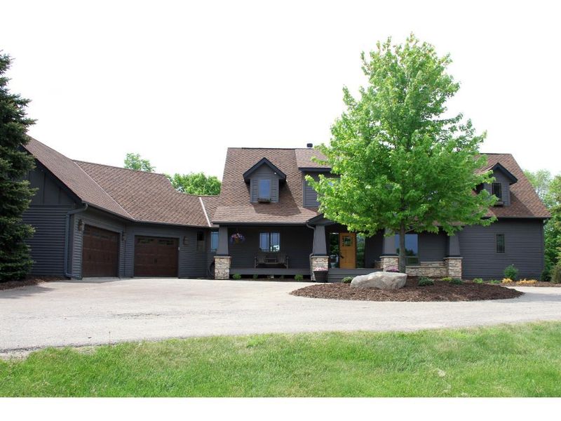 3386 Circle Bluff Trl, Faribault, MN 55021