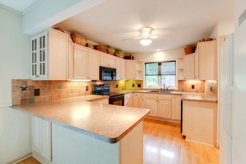 10242 Berkshire Rd, Bloomington, MN 55437