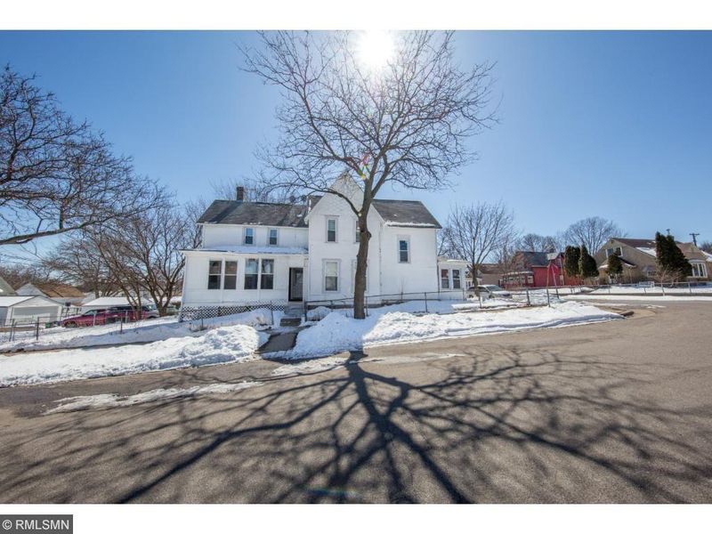 1102 Marion St, Saint Paul, MN 55117