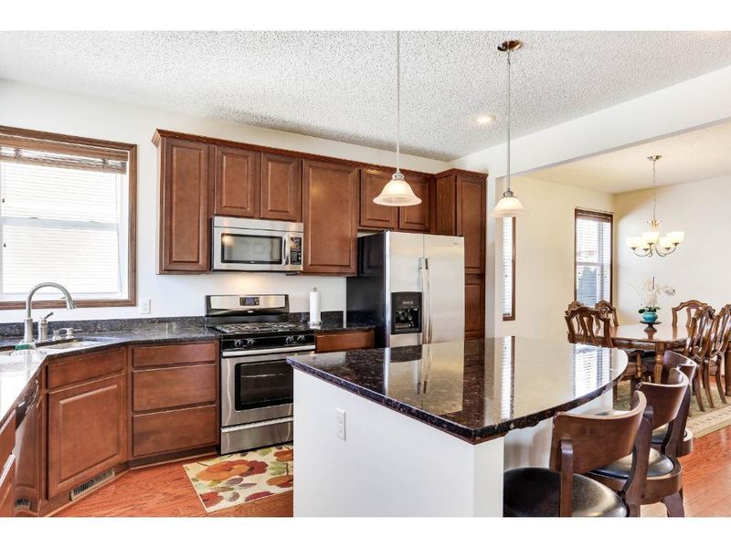 3612 Karner Dr, Shakopee, MN 55379
