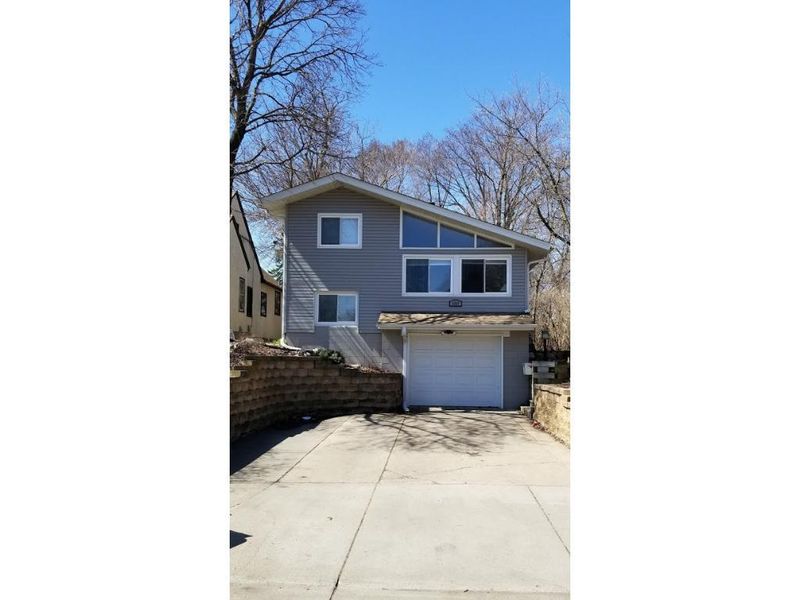 3757 W Broadway Ave, Robbinsdale, MN 55422