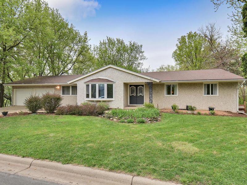 1212 Vista Dr, Burnsville, MN 55337