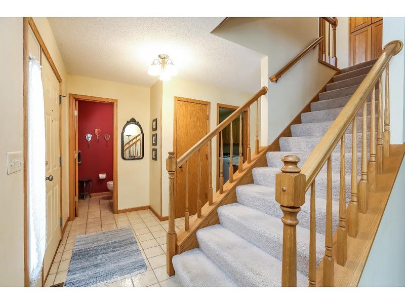 1006 Danbury Ct, Eagan, MN 55123