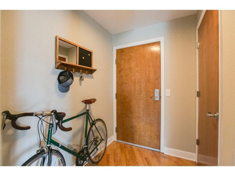 310 E 18th St #203, Minneapolis, MN 55404