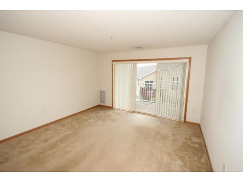 2231 Penn Pl #123, North Saint Paul, MN 55109