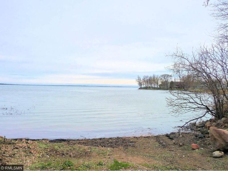 5547 Port Royal Rd, Isle, MN 56342