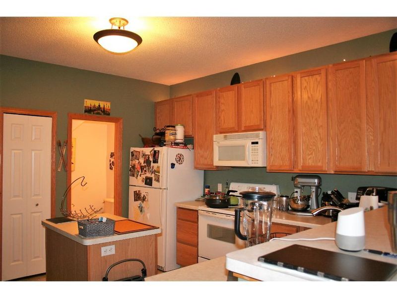 726 Maple Hills Dr #B, Maplewood, MN 55117